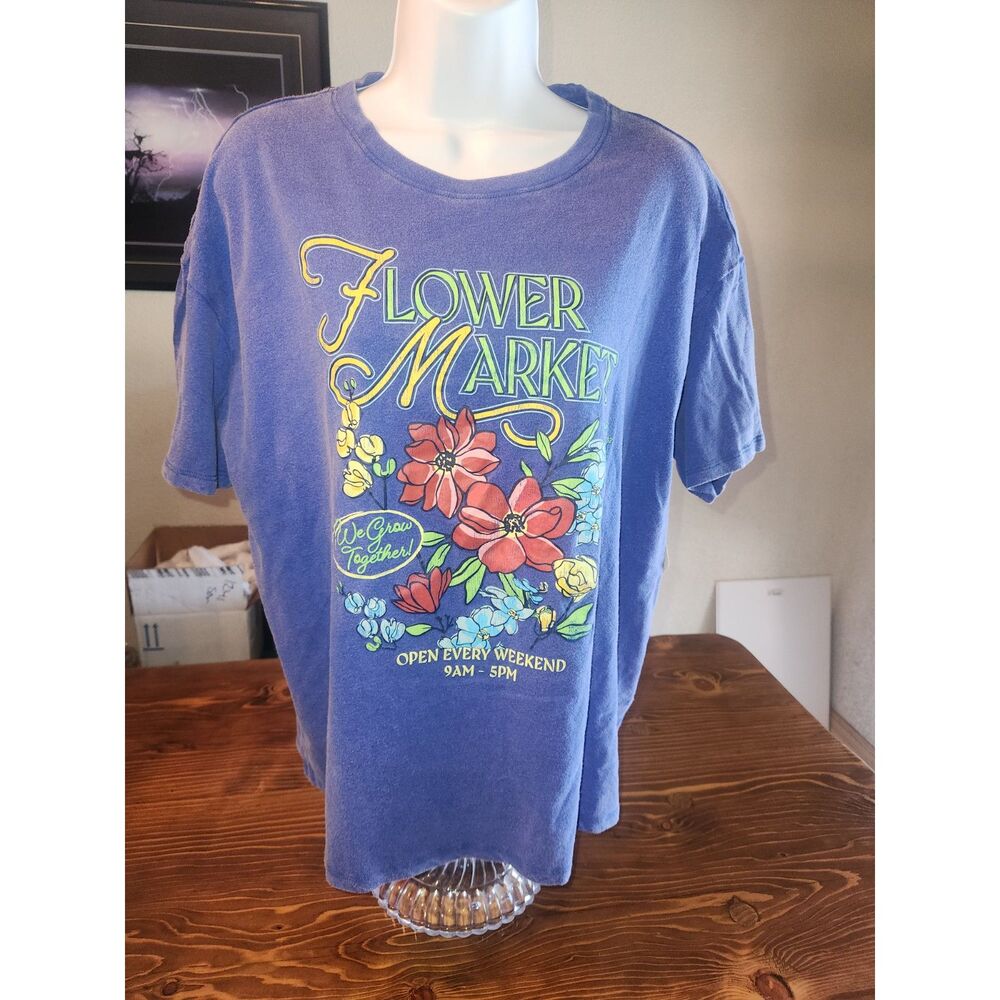 NWT Way To Celebrate Blue Cobalt Flower Market Graphic Tee Shirt Women's Size M